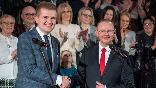 Burmistrz z "polityką otwartości" idzie po reelekcję. Ma trzech kontrkandydatów 