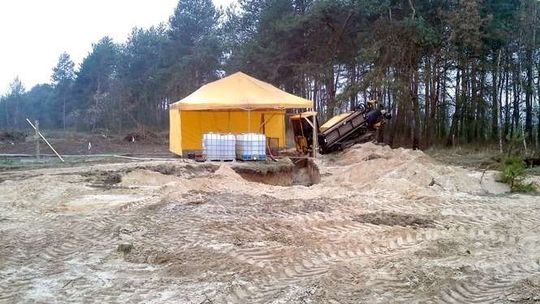 Bursztynowa gorączka w Górce Lubartowskiej. Odwierty pod przykrywką