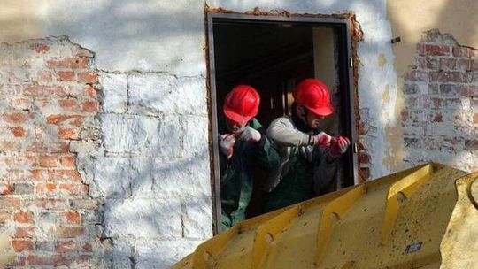 Burzą dawne obiekty Avii Świdnik. Powstanie nowy kompleks sportowy