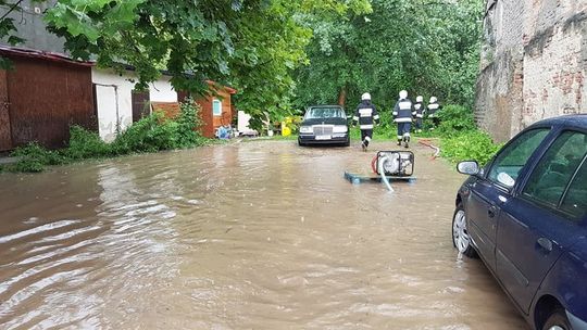 Burza nad Nałęczowem. Zalało domy i ulice [zdjęcia]