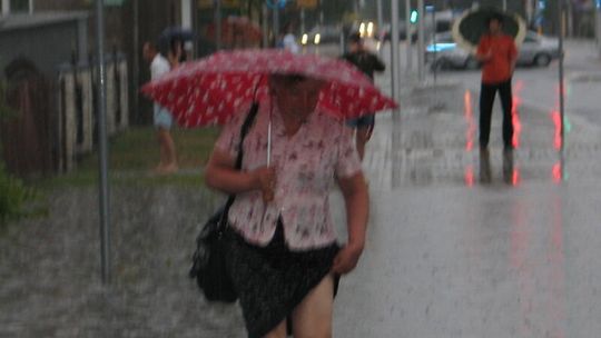 Burza w Chełmie: Ulice nieprzejezdne, woda wciąż zalega