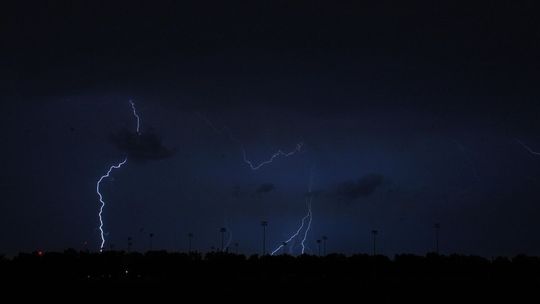 Burze i ulewy. Niestabilna sobota, IMGW ostrzega