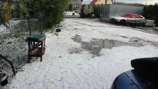 Burze nad woj. lubelskim. Opady gradu zniszczyły uprawy i dachy budynków (zdjęcia)