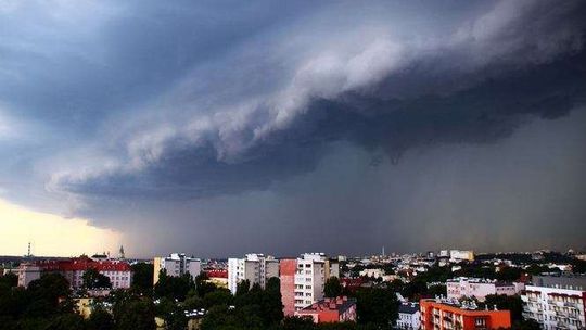 Burze nad woj. lubelskim: Tysiące odbiorców bez prądu