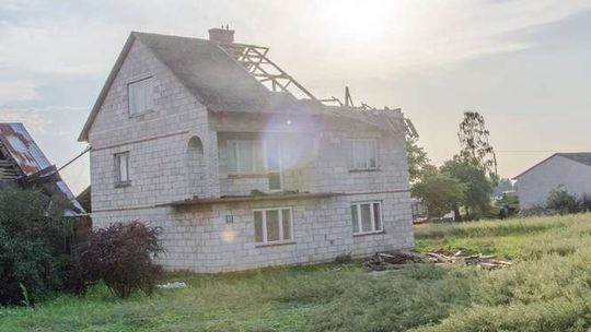 Burze w Lubelskiem. Zerwane dachy, połamane drzewa (zdjęcia, wideo)