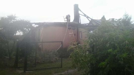 Burze w woj. lubelskim. Spłonął dom od uderzenia pioruna