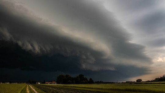 Burze z gradem. IMGW wskazuje dwa powiaty w Lubelskiem