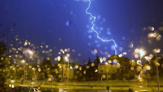 Burze z gradem nad Polską. Wydano ostrzeżenie dla Lubelskiego