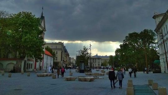 Burze z gradem nadciągają nad woj. lubelskie. Ostrzeżenie pogodowe IMGW