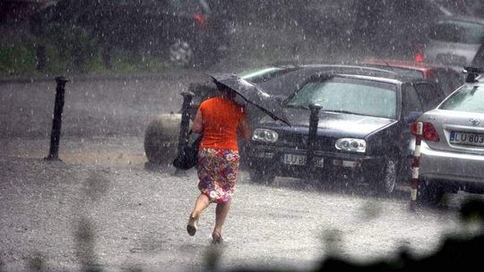 Burze z silnym wiatrem i gradem dziś w woj. lubelskim