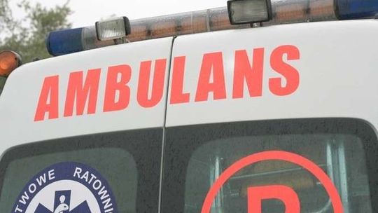 Bus jadący z pasażerami zderzył się z samochodem osobowym