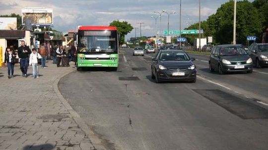 Buspas powstanie na al. Tysiąclecia. Chcą poszerzyć jezdnię i przesunąć przystanek
