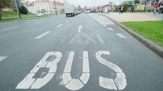 Buspas przy al. Tysiąclecia. Dyrektor ZDM: likwidujemy, prezydent: zostawiamy