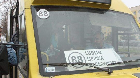 Busy linii 88 ze Świdnika do Lublina nadal jeżdżą. I lawirują