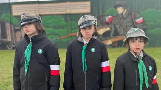 By pamięć trwała. Patriotyczne malowidło na więziennym murze