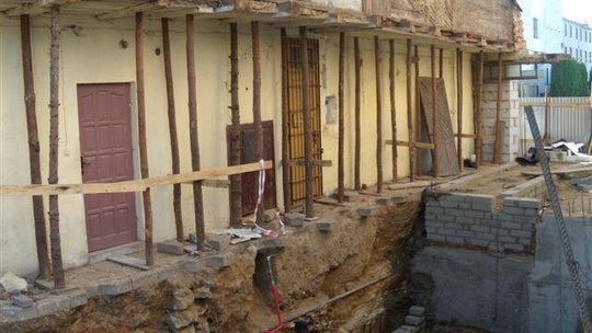 Bychawa: Budynek \"zamuruje” wejście sąsiadom