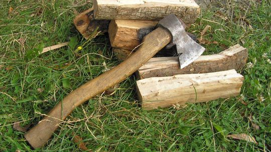 Bychawa: Z siekierą na karetkę pogotowia