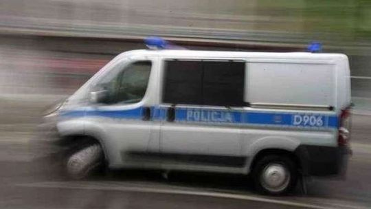 Był kompletnie pijany i jechał za szybko. Na widok radiowozu jeszcze bardziej przyspieszył 