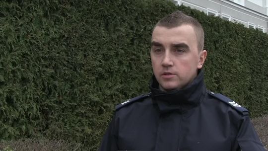 Był tak pijany, że nie mógł dmuchnąć w alkomat. Miał pretensje, że policjanci zajechali mu drogę