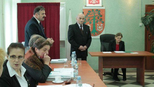 Był tylko jeden kandydat na wójta a i tak przegrał. Radni wybrali sami