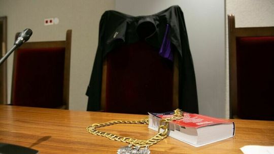 Była zakażona koronawirusem i chodziła do sklepów. Rok więzienia w zawieszeniu za złamanie izolacji