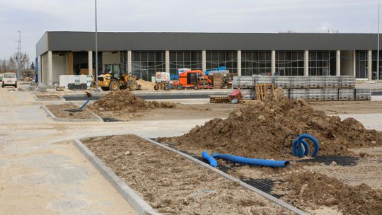 Było Tesco, będzie Karuzela. Nowe centrum handlowe w Puławach prawie gotowe