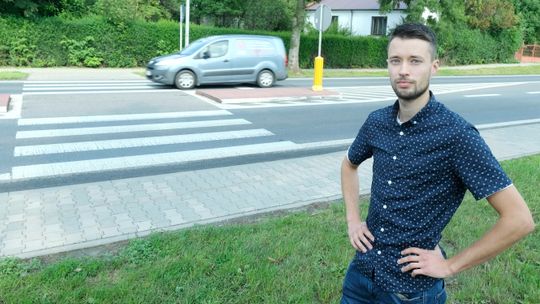Było zderzenie, sprawcy nie ma. Pan Mateusz ocenia, że ta sprawa "hańbi imię polskiego policjanta"