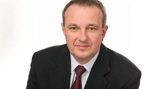 Były burmistrz menadżerem liceum