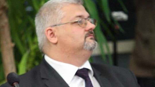 Były dyrektor biura poselskiego Małgorzaty Sadurskiej dostał pracę w starostwie. Tak jak zapowiadaliśmy