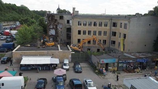 Były inspektorat PZU w Lublinie zamienia się w gruz. Ruszyła rozbiórka