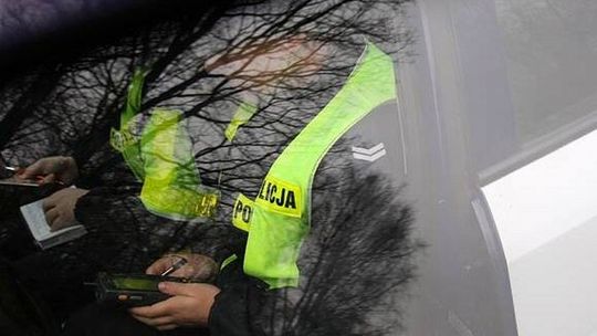 Były komendant policji po pijanemu wjechał w busa