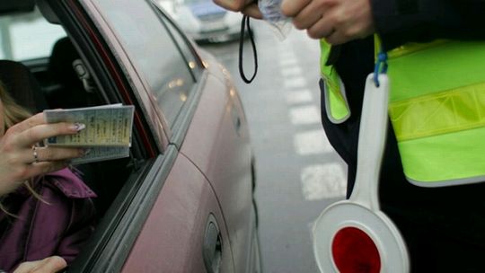 Były policjant z drogówki groził i namawiał na seks? Sąd: Niewinny