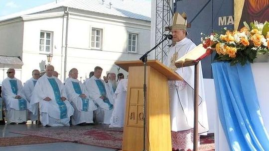 Były sekretarz Jana Pawła II przyjechał do Chełma. "Boże zachowaj nas od wojny"