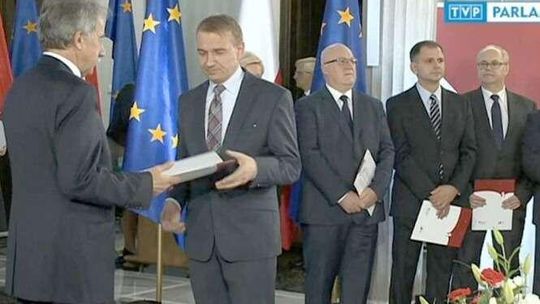 Były starosta pojechał służbowym autem powiatu do Sejmu. Po zaświadczenie na posła