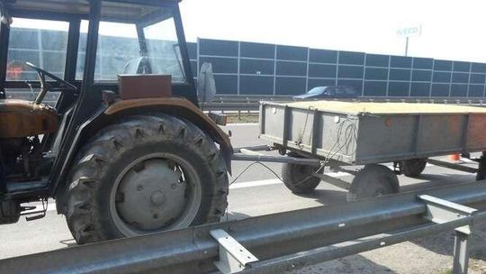 Bystrzejowice: Ciągnik jechał pod prąd drogą ekspresową S17