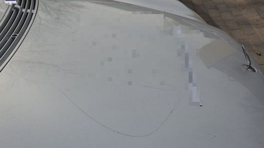 "C…l" wyryte na masce mercedesa. To chełmska zemsta