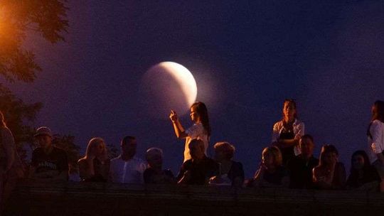 Całkowite zaćmienie Księżyca. Kolejne tak długie zjawisko jest przewidywane w 2123 r.