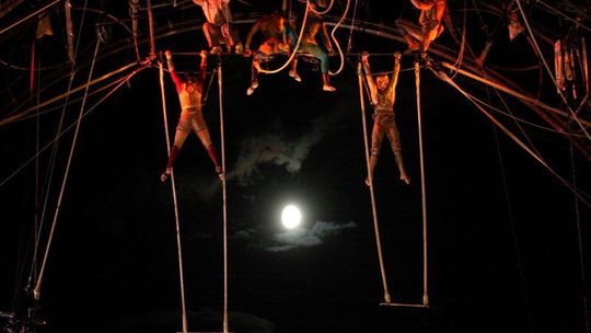 Carnaval Sztuk-Mistrzów (dzień 2): Fruwanie przy Księżycu