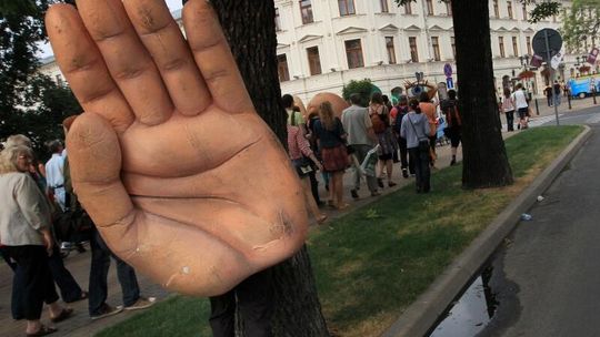 Carnaval Sztuk-Mistrzów (dzień 3): Usta w wózku 