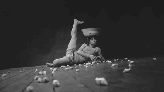 Carnaval Sztuk-Mistrzów (dzień 6): Głos z brzucha jajka