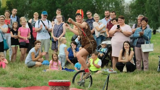 Carnaval Sztukmistrzów 2019. Cyrk Podwórkowy - sztukmistrze pojawili się w dzielnicach Lublina [zdjęcia]