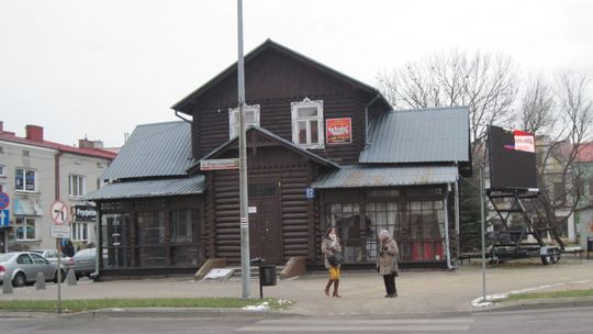 Carska herbaciarnia zrzuci banery. Budynek od kilkunastu lat stoi pusty, ale to się zmieni
