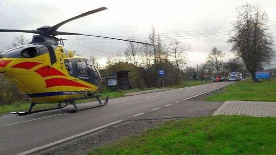 Celejów: Zderzenie samochodów, przyleciał śmigłowiec pogotowia