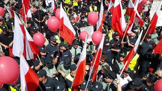 Celnicy z woj. lubelskiego na proteście w Warszawie. "Można się spodziewać zaostrzenia naszych działań"