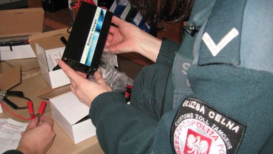 Celnicy zatrzymali groźną dla zdrowia elektronikę