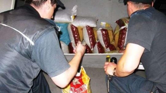 Celnicy znaleźli 200 kg bursztynu w autokarze. Jest warty 500 tys. zł