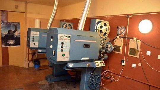 Celuloid schyłkowy. Kino Oranżeria nad przepaścią