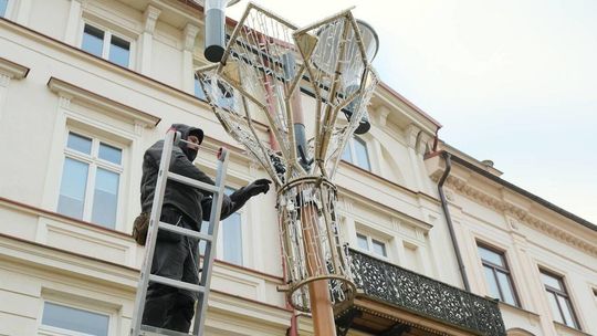 Centrum Lublina stroi się na święta. Kiedy zabłysną światełka?