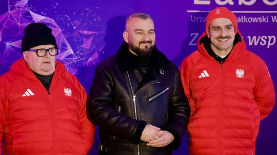 Ceremonia otwarcia zimowych igrzysk olimpijskich na telebimie w Lublinie