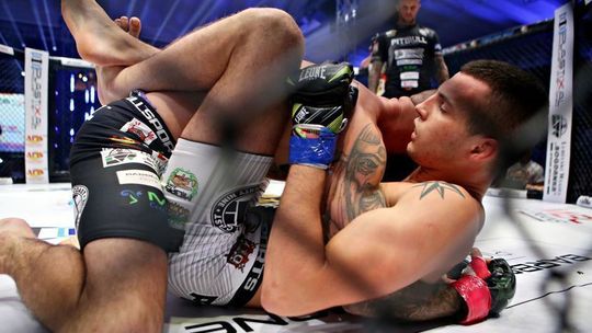 Cezary Oleksiejczuk pokonał Aiguna Akhmedova i zdobył pas mistrzowski